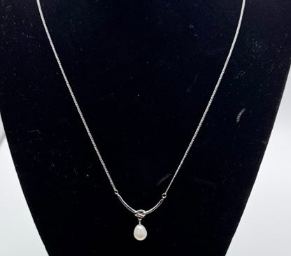 Elegant pearl pendant necklace detail