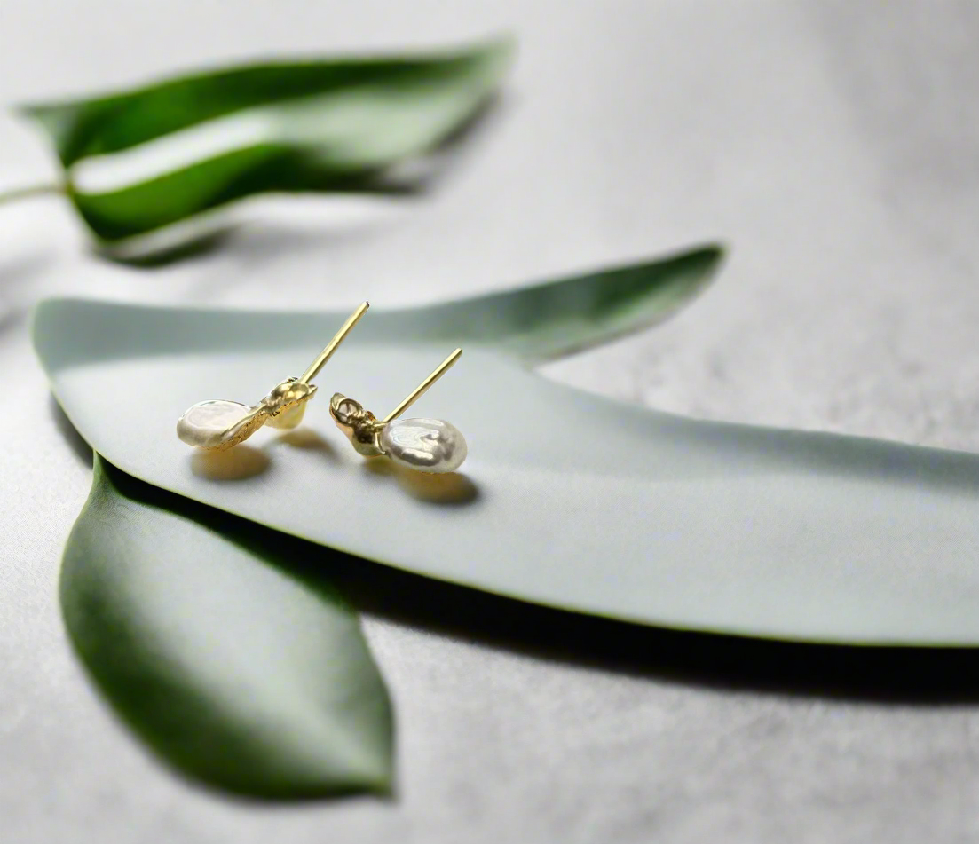 Elegant Gold-Plated Freshwater Pearl Drop Earring – Minimalist Luxury Jewelry for Sensitive Skin