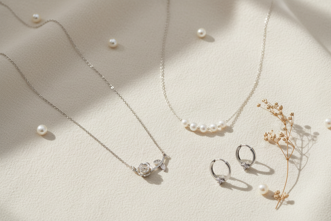 Minimalist Everyday Jewelry: Why Less = More in 2026