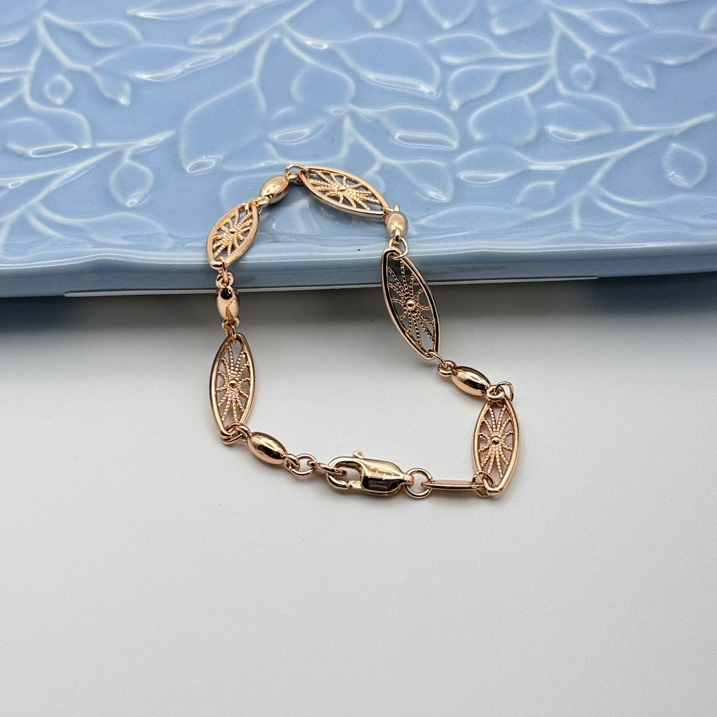 Elegant Rose Gold Filigree Bracelet - Hypoallergenic Stainless Steel Marquise Link Design Amtikiss Casuals