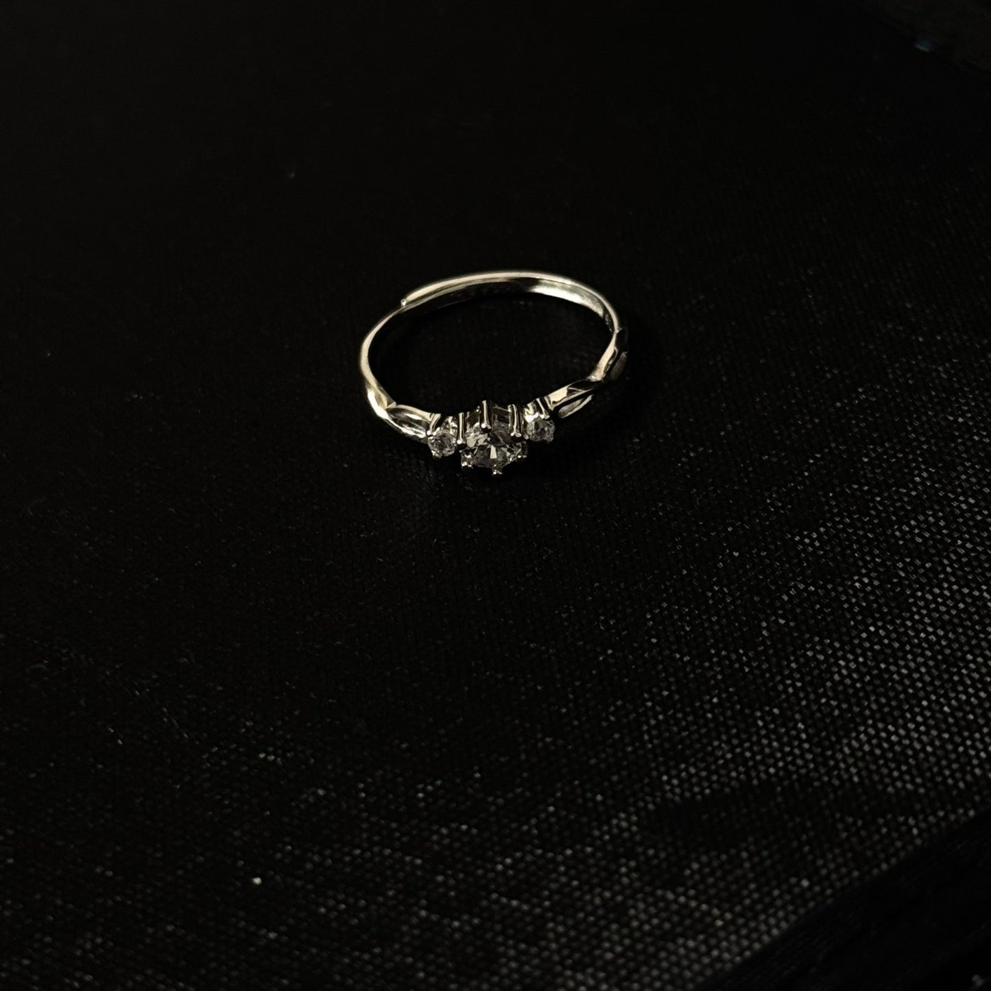 925 Sterling Silver Ring – Elegant Hypoallergenic Silver Ring with Star - Cut Zircon - Amtikiss Casuals