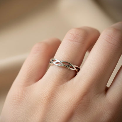 Amtikiss Casuals Women's Round Cut Sterling Silver Engagement  Ring for Sensitive Skin Amtikiss